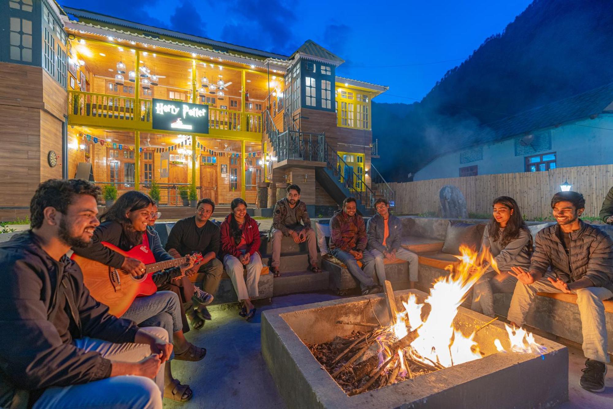 Whoopers Boutique Kasol Hostel ภายนอก รูปภาพ